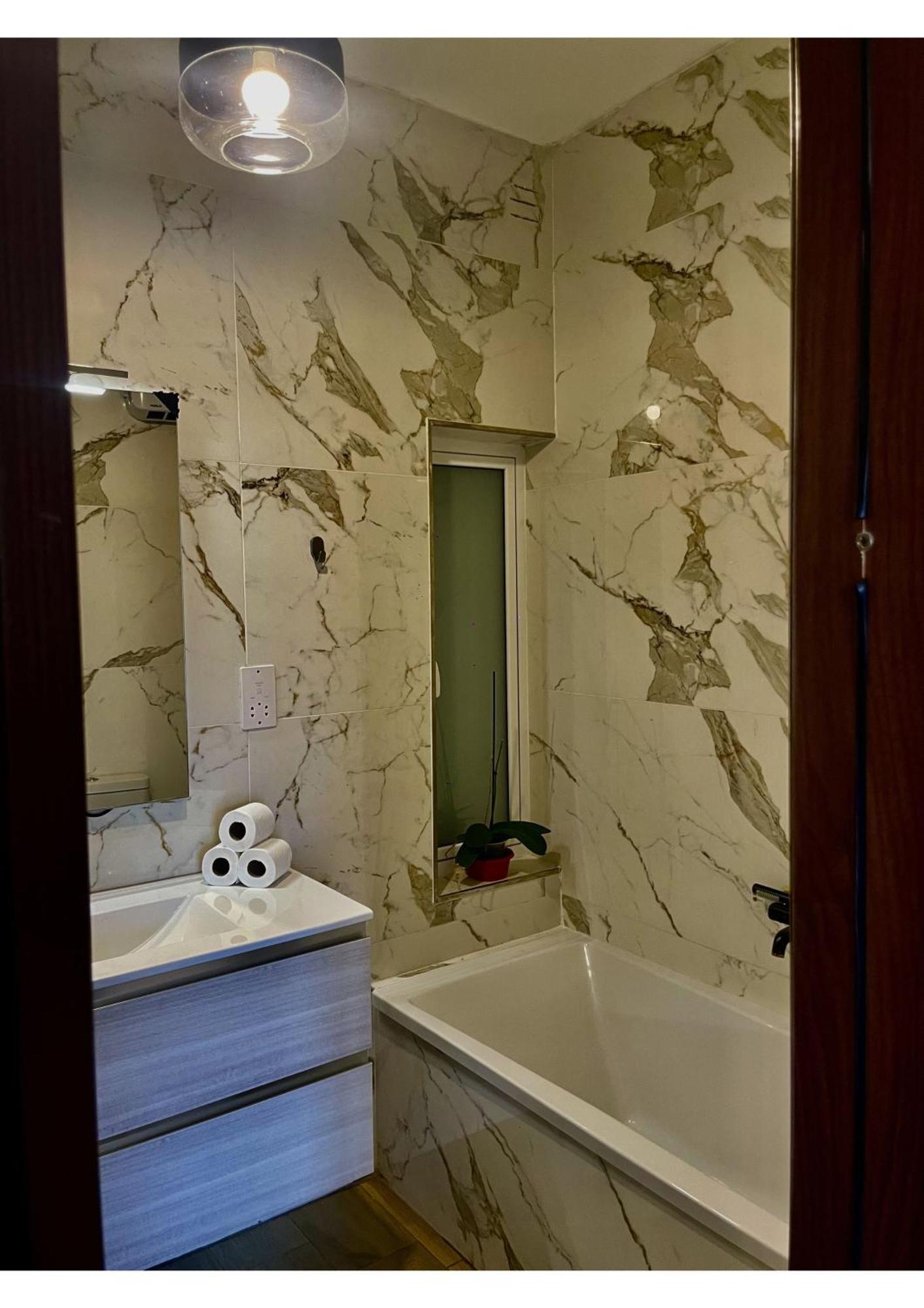 Airport Accommodation Bedroom With Bathroom Self Check In And Self Check Out Air-Condition Included Mqabba エクステリア 写真
