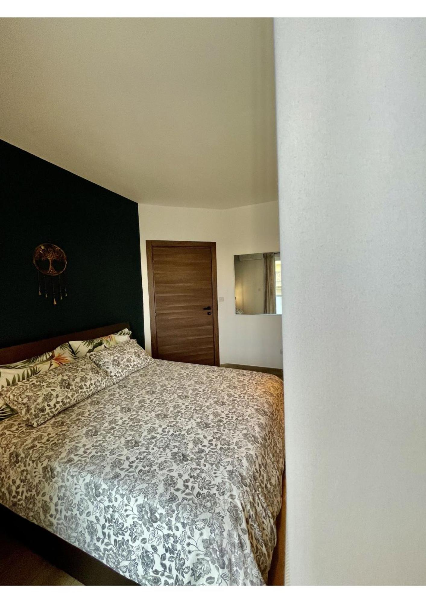 Airport Accommodation Bedroom With Bathroom Self Check In And Self Check Out Air-Condition Included Mqabba エクステリア 写真